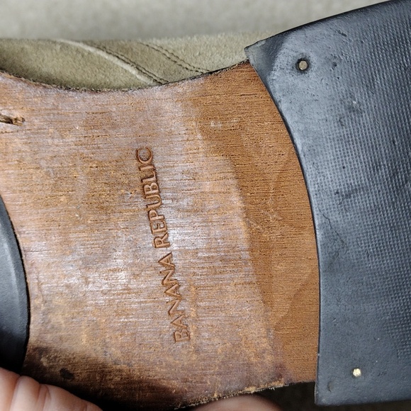 Banana Republic men's light tan suede Chukka boots. Size 9 - Picture 9 of 14